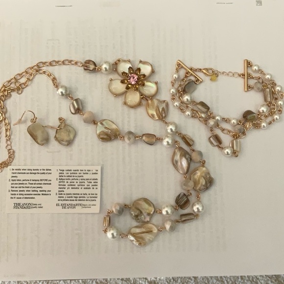 Avon Pearl Gold Bracelet Earrings Nevklace Set - Picture 6 of 14